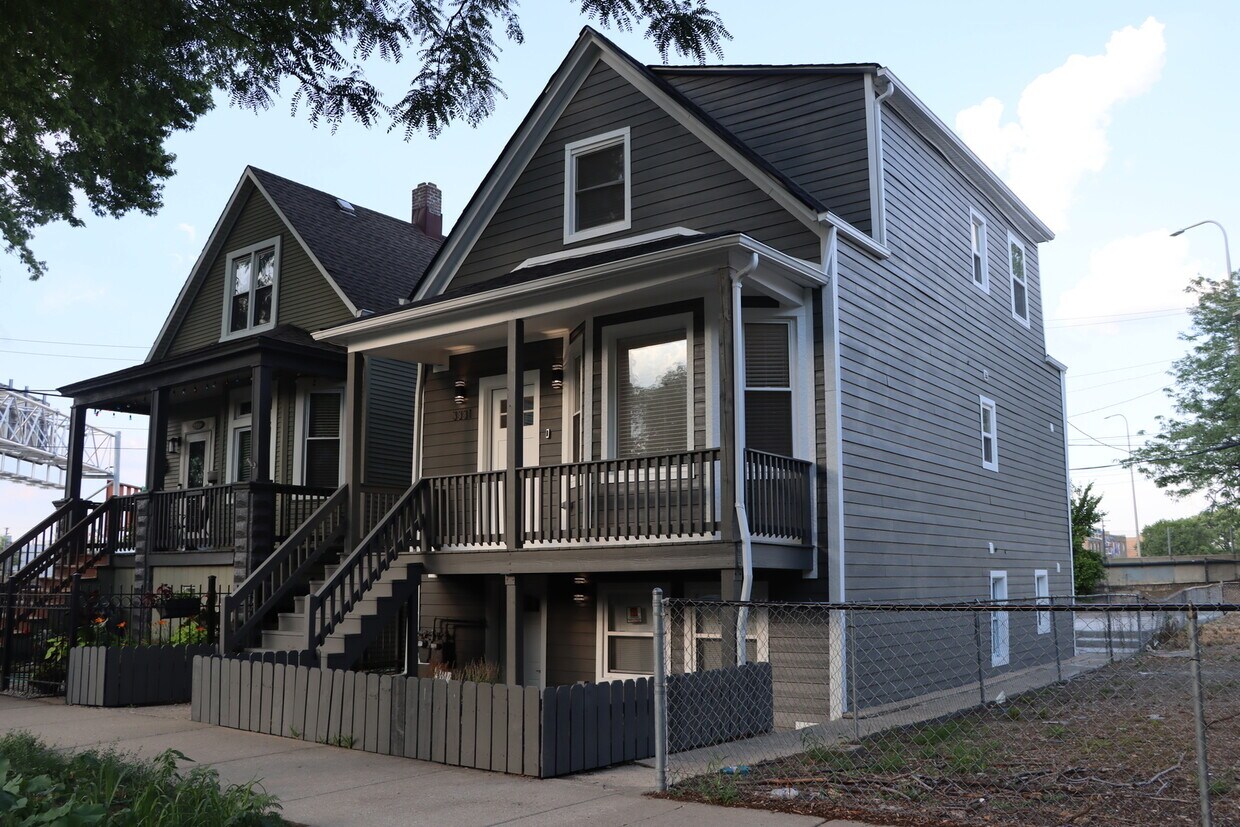 Foto principal - 3331 N Drake Ave