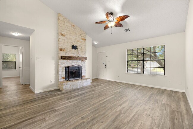 Building Photo - 1705 Laurel Path