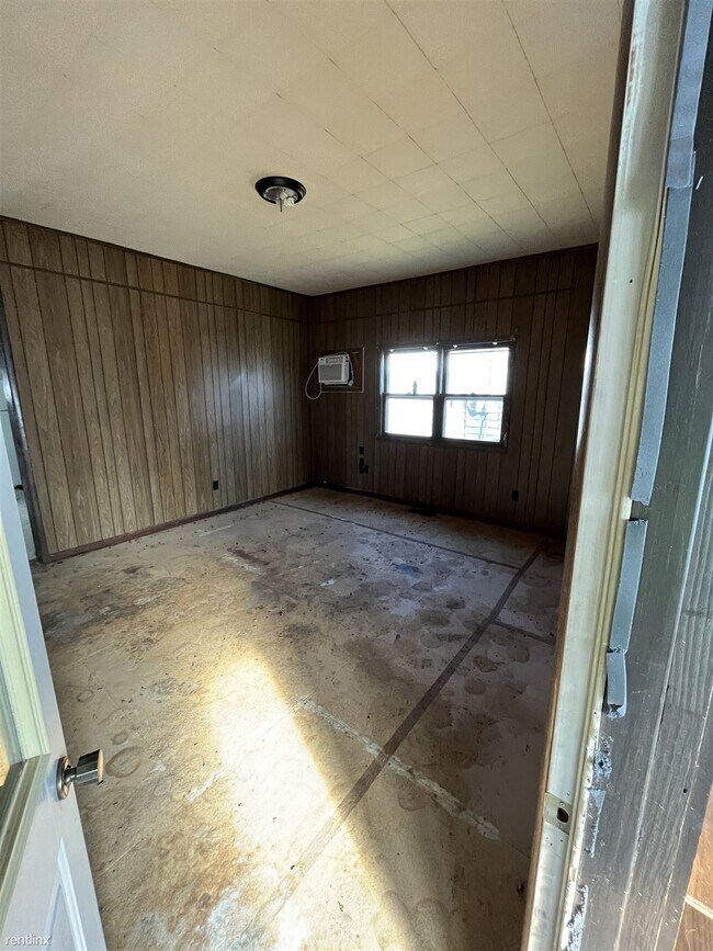 Building Photo - 3 br, 1 bath House - 306 West 5th Street