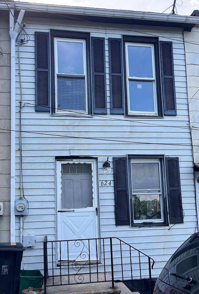 Building Photo - 624 S 17 1/2 St