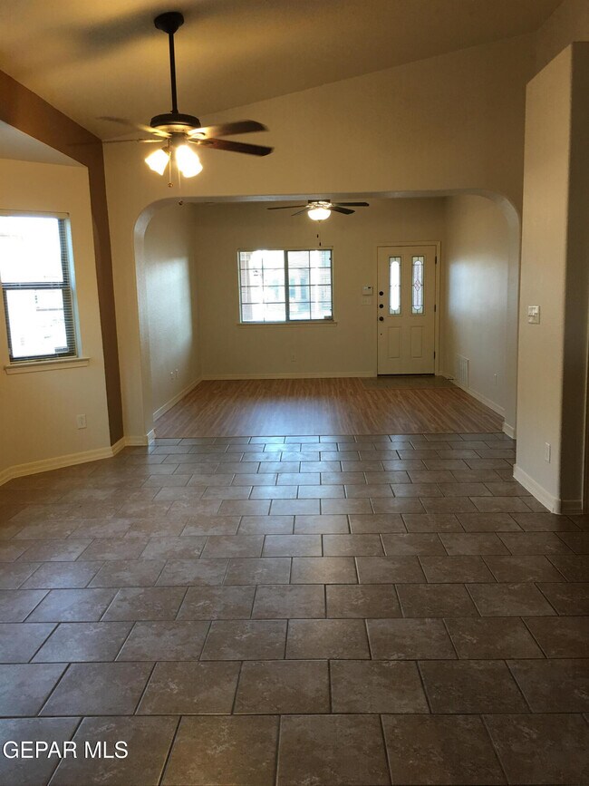 Building Photo - 14345 Apache Point Dr