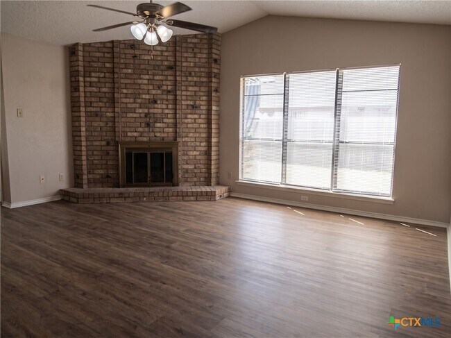 Foto del edificio - 1706 Wickfield Way