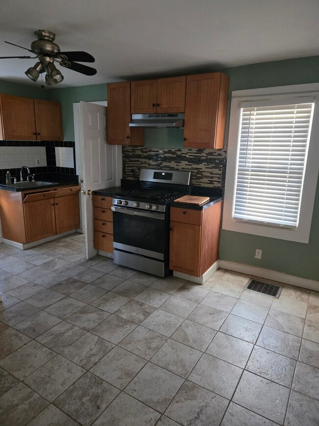 Building Photo - 15 Clubhouse Rd