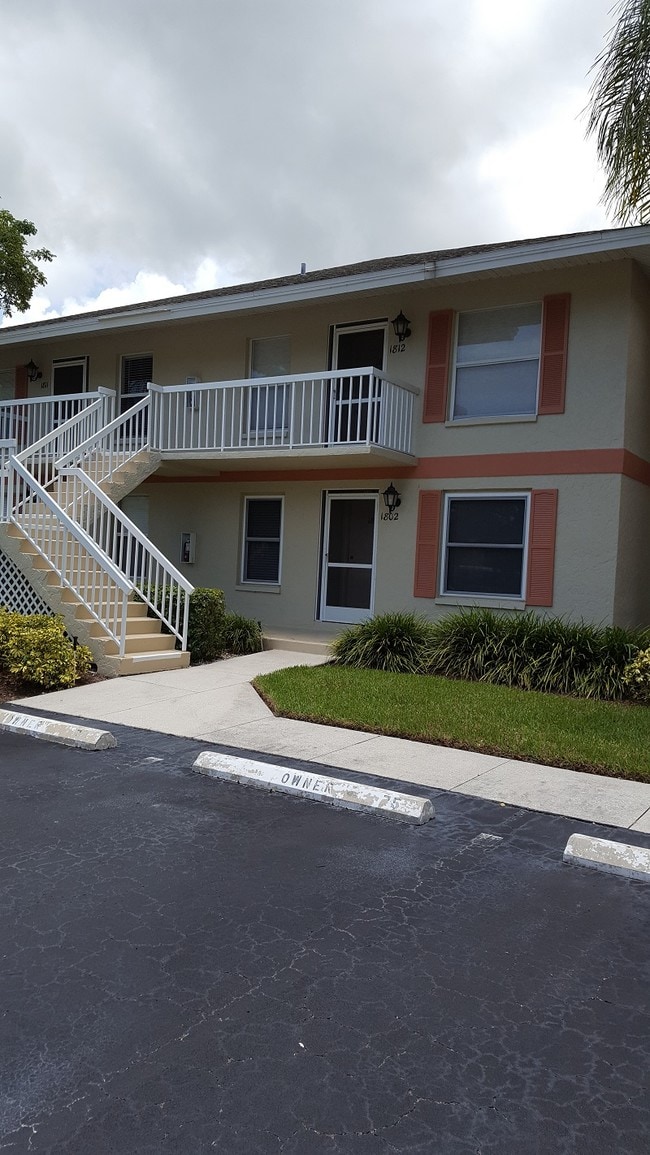 Building Photo - 1385 Mainsail Dr