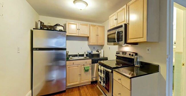 Foto del edificio - 1073 Beacon St