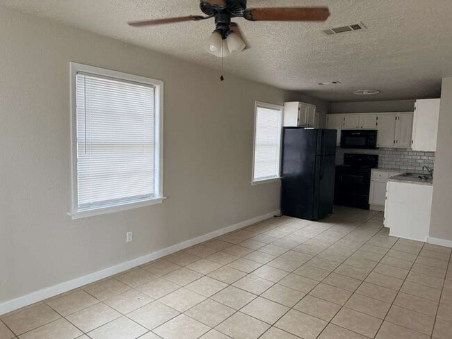 Building Photo - 435 S Beech St