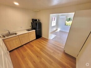 Building Photo - 1550 Encino Dr