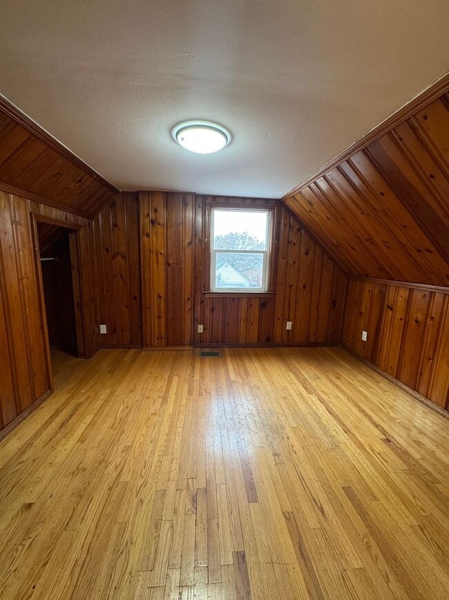 Building Photo - 3 Bedroom 2 Bathroom House in Calumet City !!!! A MUST SEE!