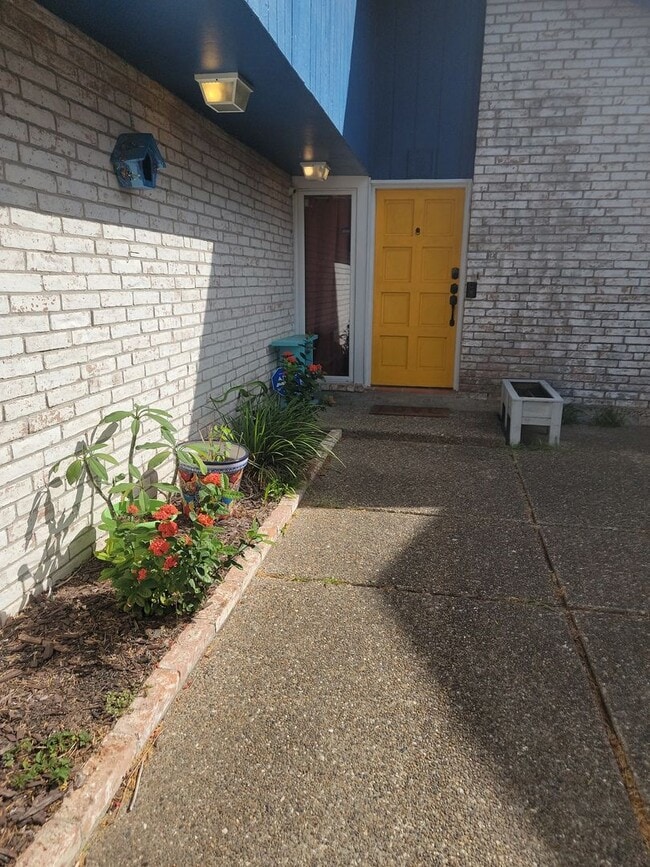 Building Photo - 7122 Pharaoh Dr