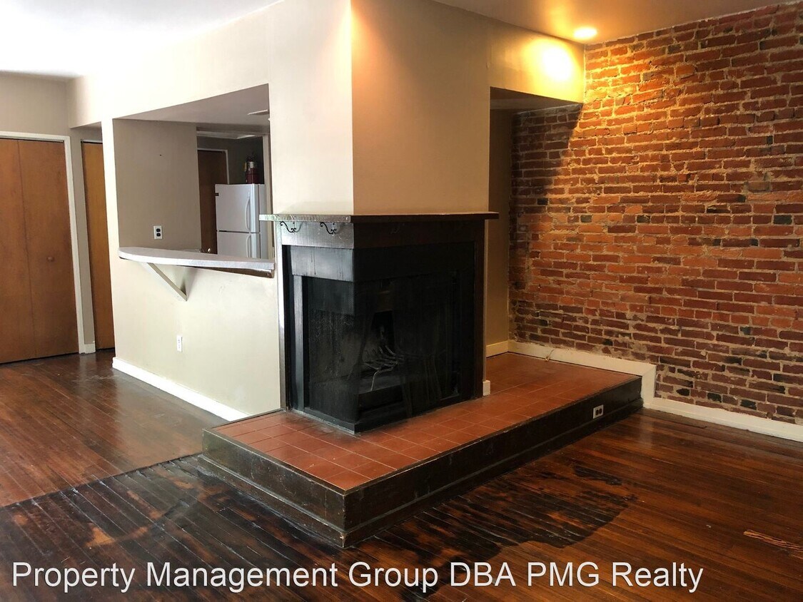 Primary Photo - 900 Spruce St