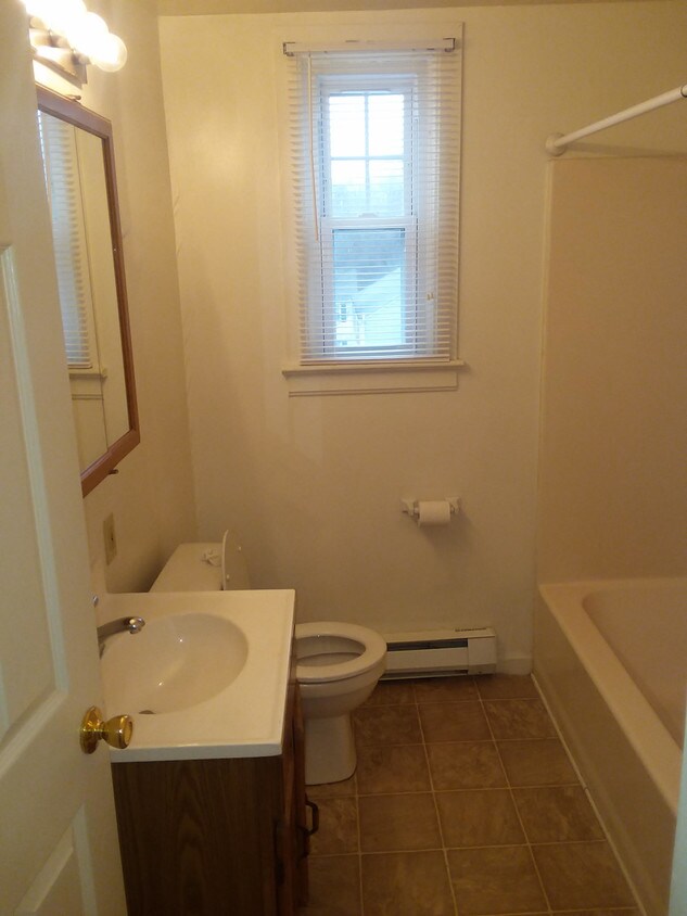 Primary Photo - 405 Cherrydale Ave