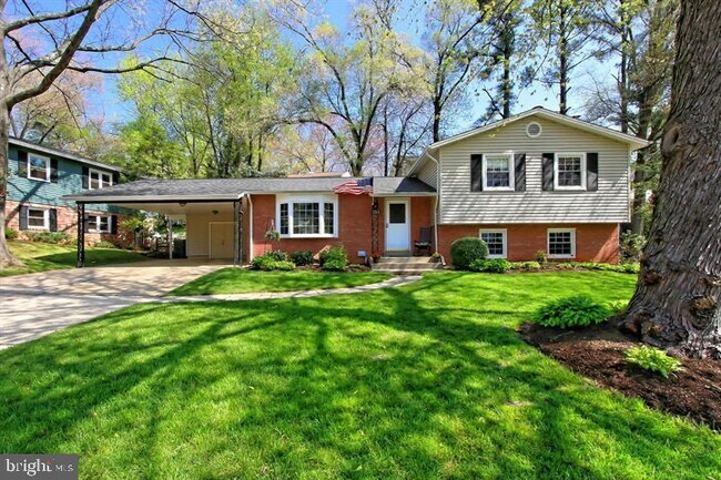 Foto del edificio - 7012 Hadlow Dr