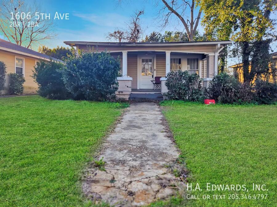 Building Photo - 1606 5th Ave