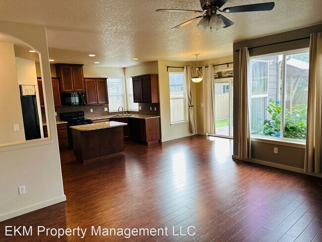 Foto del edificio - 4 br, 2.5 bath House - 10104 NE 144th Court
