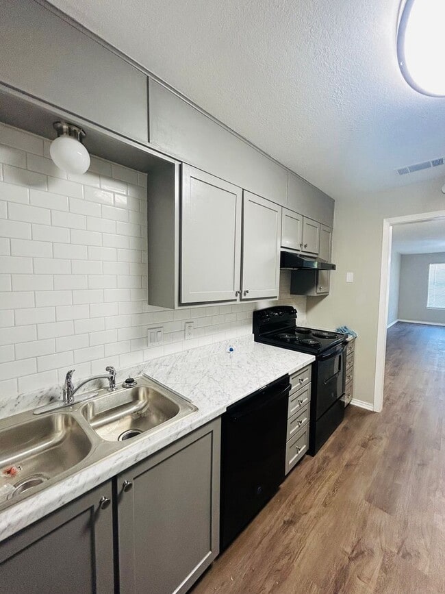 Building Photo - 3309 Alta Vista Dr