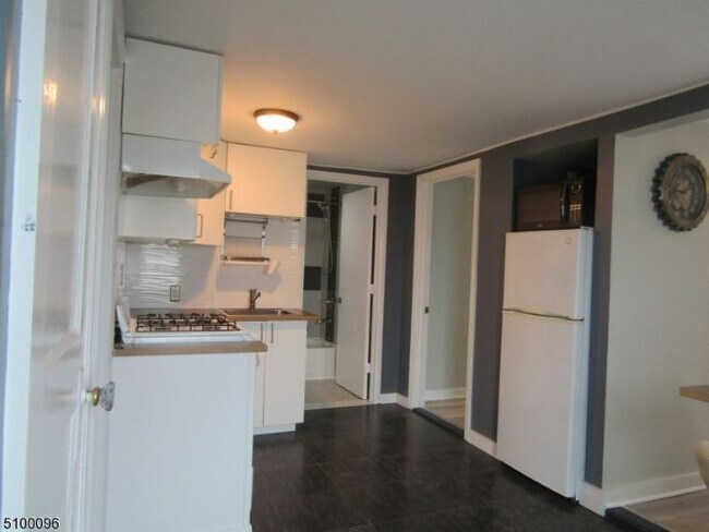 Foto del edificio - 188 Burns Ave