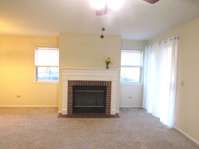 Building Photo - 2826 Meadow Ln