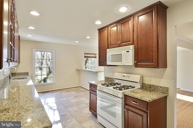 Building Photo - 10121 Donegal Ct