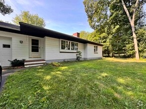 Building Photo - 40 Elwyn Rd