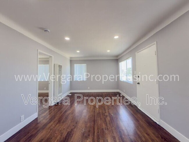 Building Photo - 12138 York Ave