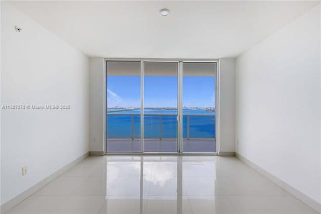 Foto del edificio - 600 NE 27th St
