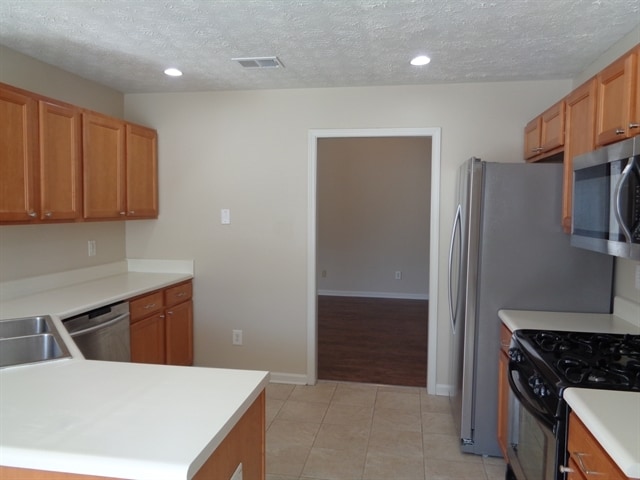 Building Photo - 840 James Ridge Dr