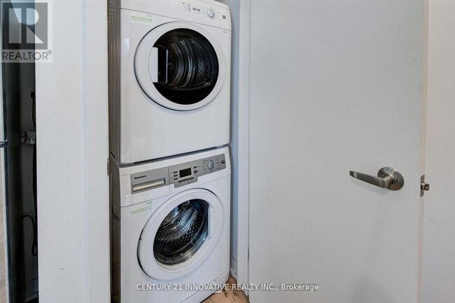 Building Photo - 1720 Simcoe St N