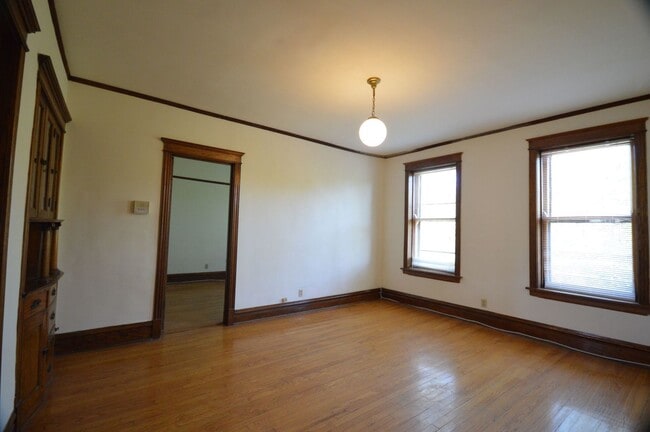 Building Photo - 3806 N Greenview Ave