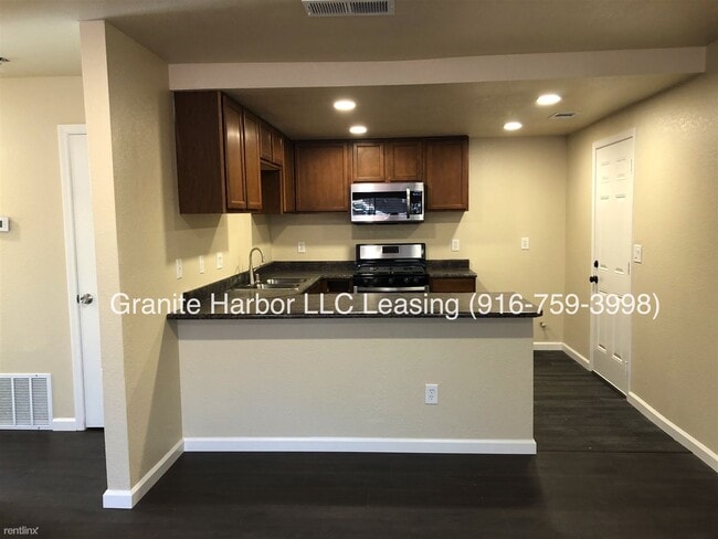 Building Photo - 2 br, 2 bath Duplex - 7457 Power Inn Road B