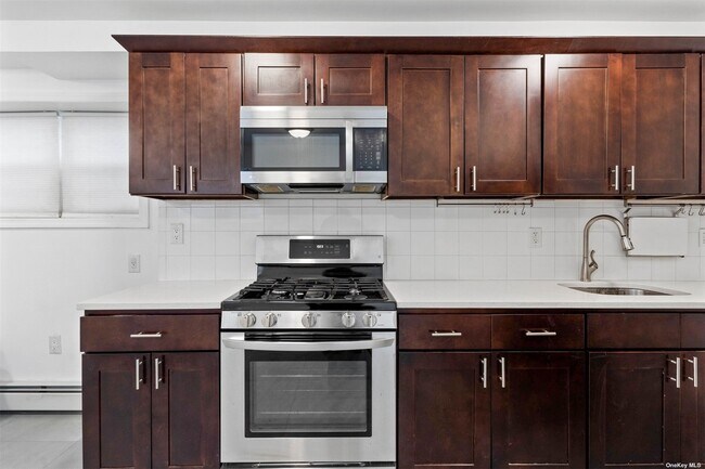 Building Photo - 173-1 107th Ave