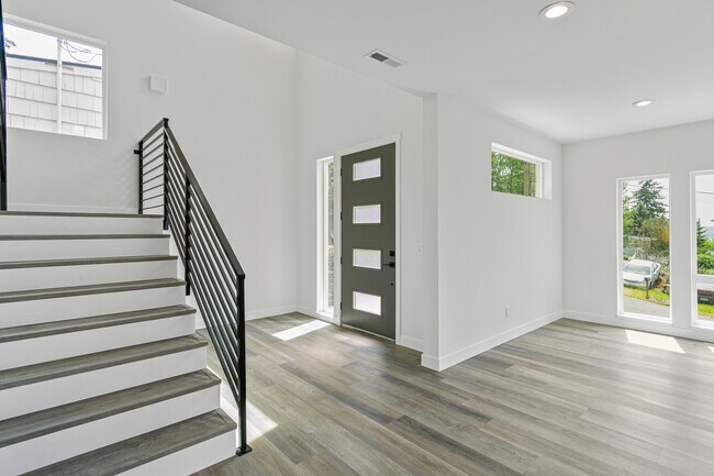 Building Photo - 2308 S Spencer St