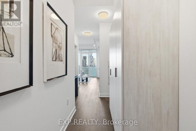 Photo du bâtiment - 3900 Confederation Pkwy