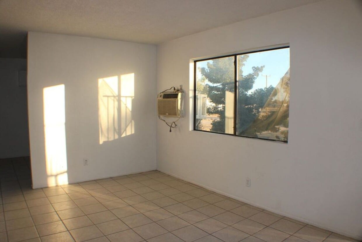 Building Photo - 21107 Nemophilia St