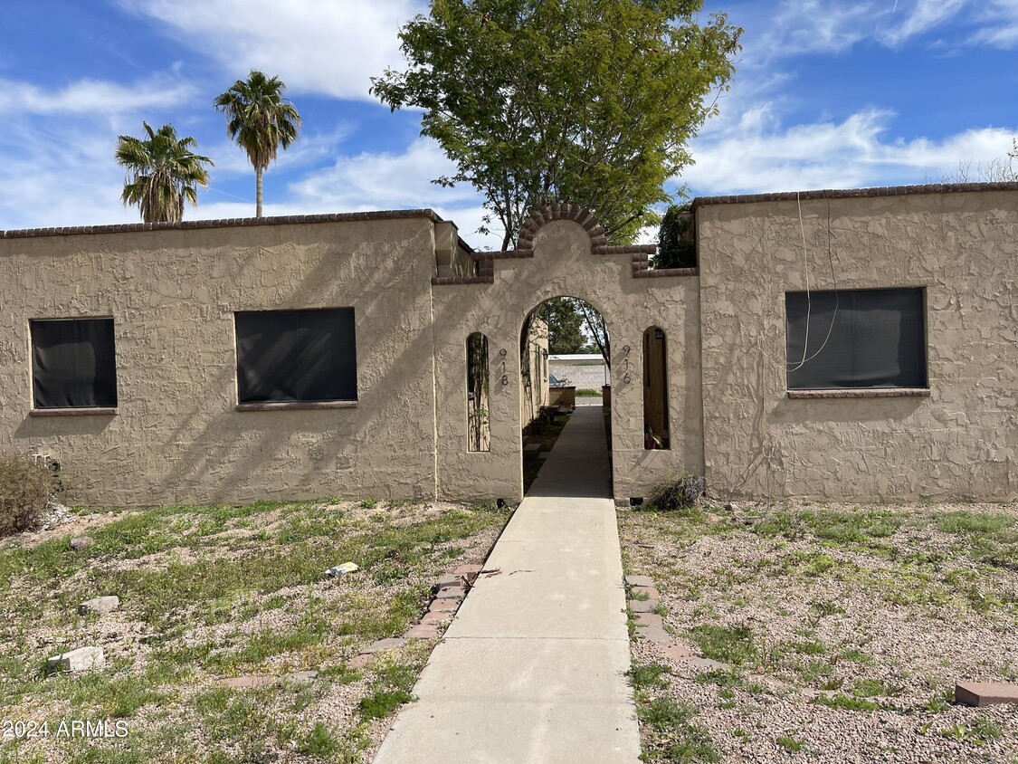 Primary Photo - 916 N Pueblo Dr