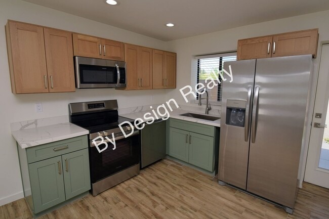 Building Photo - Contemporary 1 Bed 1 Bath with Beautiful Finishes, Private Yard & Off-Street Parking