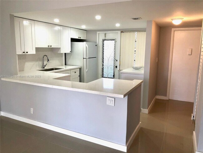 Foto del edificio - 3199 S Ocean Dr