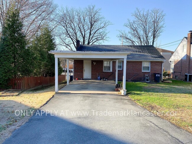 Foto del edificio - 525 Hilton Dr