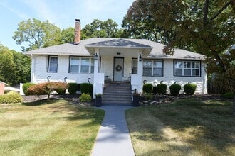 Building Photo - 354 Frieda Ave