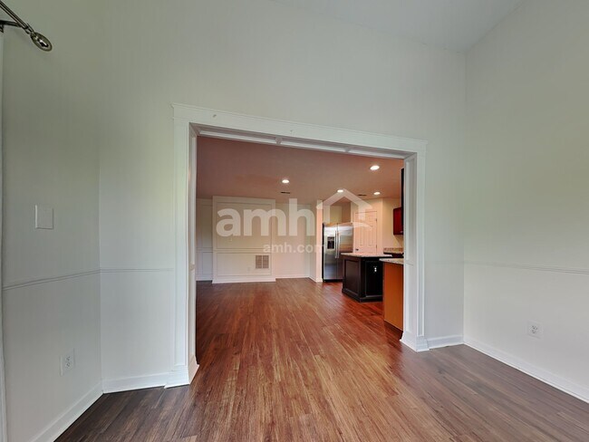 Foto del edificio - 156 Haverstraw Pl