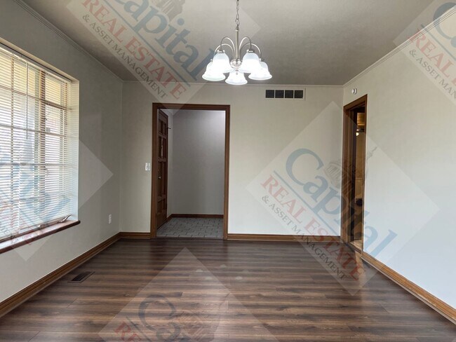 Foto del edificio - Spacious Home With Classic Charm