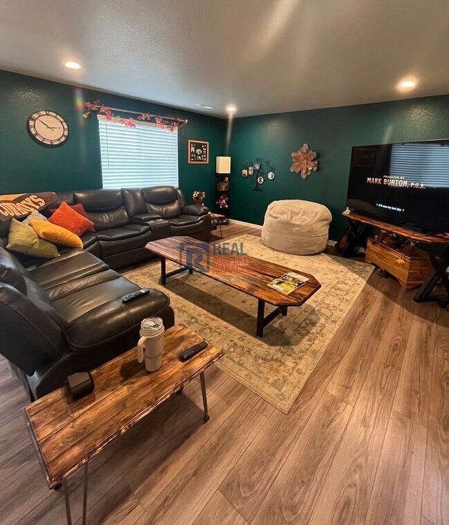 Foto del edificio - 420 Ryan Ave