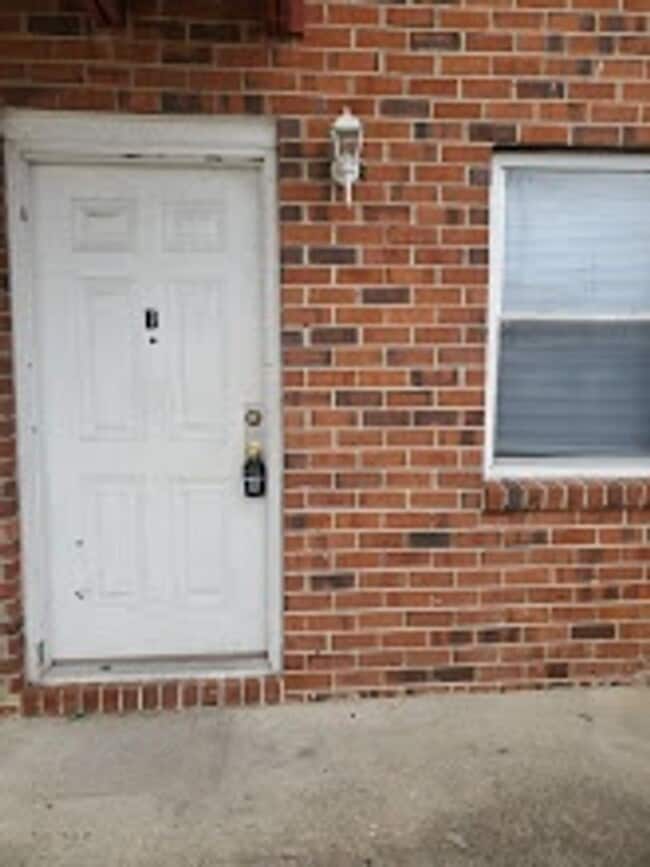 Building Photo - Must See Two Bedroom in Central Norfolk