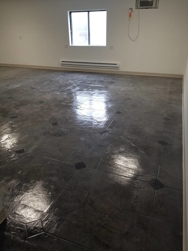 Building Photo - 412 Highland Ave