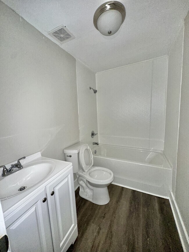 Building Photo - 3732 4th St W