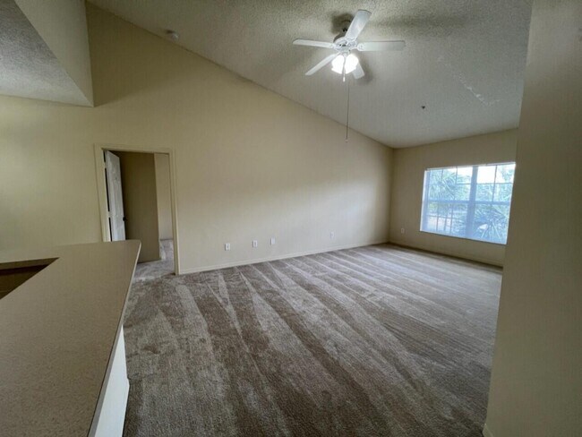 Foto del edificio - 5016 Lantana Rd