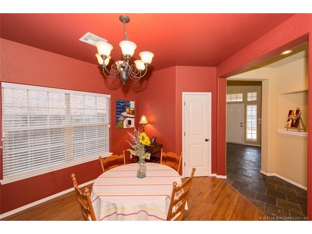 Building Photo - 1311 S Aster Pl