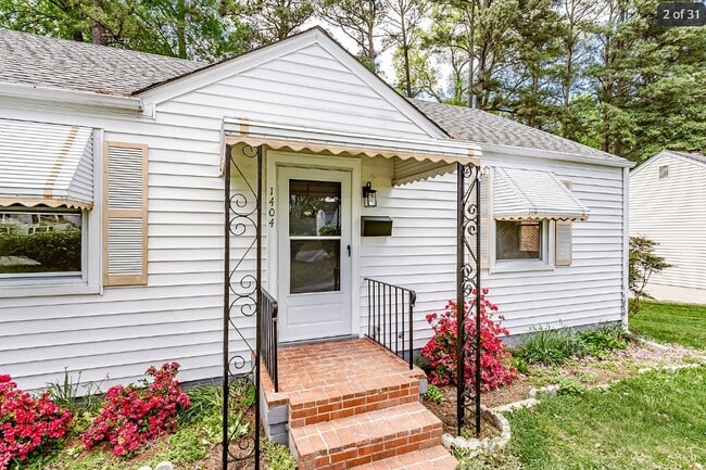 Building Photo - 1404 Landis Dr