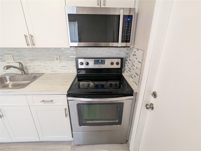 Building Photo - 2300 Douglas St