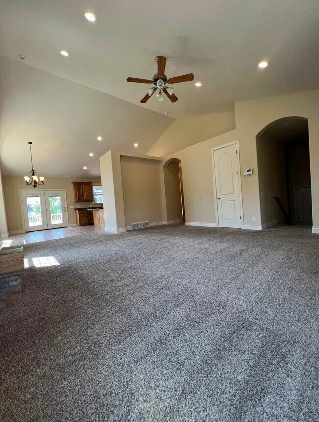 Foto del edificio - 2049 Sunflower Ln