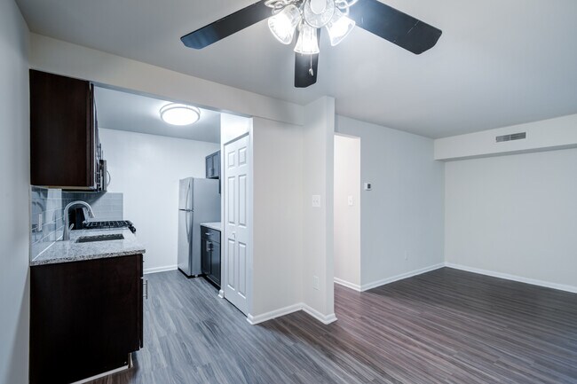 Foto del edificio - Bennington Crossings Apartment Homes